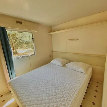 Caramany, A Proximite - Perchees - Mobil-homes - Emplacements Nus Pour Camping-cars, Tentes, Caravanes Kamp alanı Caramany
