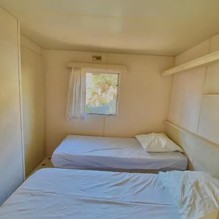 Campsite Caramany, A Proximite - Perchees - Mobil-homes - Emplacements Nus Pour Camping-cars, Tentes, Caravanes *