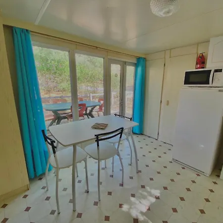 Caramany, A Proximite - Perchees - Mobil-homes - Emplacements Nus Pour Camping-cars, Tentes, Caravanes Kamp alanı Caramany