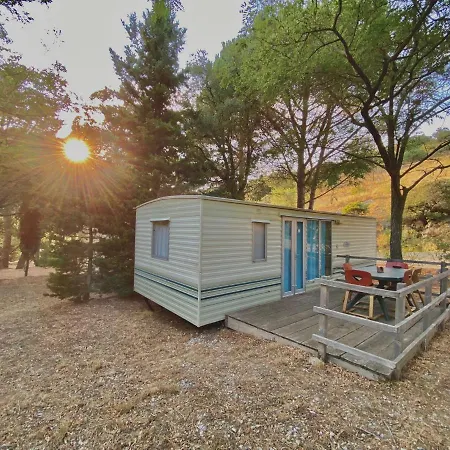 Caramany, A Proximite - Perchees - Mobil-homes - Emplacements Nus Pour Camping-cars, Tentes, Caravanes * Caramany