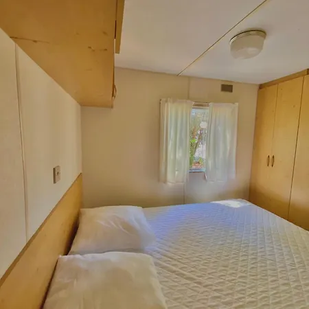 Caramany, à Proximité - Perchées - Mobil-homes - Emplacements Nus Pour Camping-cars, Tentes, Caravanes