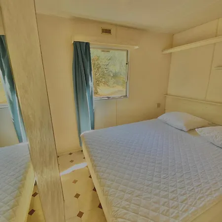 Caramany, A Proximite - Perchees - Mobil-homes - Emplacements Nus Pour Camping-cars, Tentes, Caravanes * Caramany