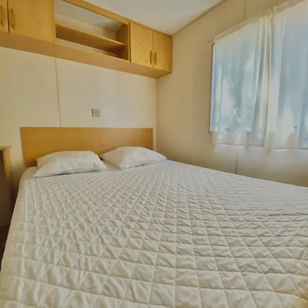 Campsite Caramany, A Proximite - Perchees - Mobil-homes - Emplacements Nus Pour Camping-cars, Tentes, Caravanes *