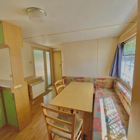 Campsite Caramany, A Proximite - Perchees - Mobil-homes - Emplacements Nus Pour Camping-cars, Tentes, Caravanes Caramany