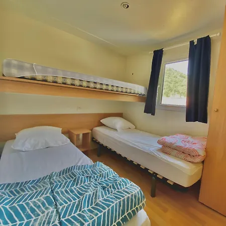 Caramany, à Proximité - Perchées - Mobil-homes - Emplacements Nus Pour Camping-cars, Tentes, Caravanes *