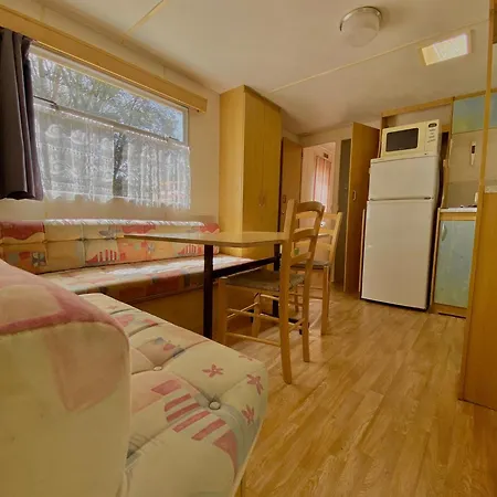 Caramany, A Proximite - Perchees - Mobil-homes - Emplacements Nus Pour Camping-cars, Tentes, Caravanes Caramany