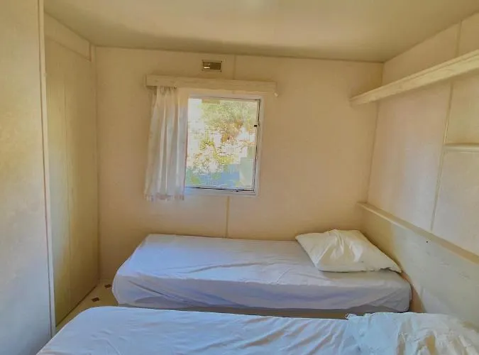 Kemp Caramany, A Proximite - Perchees - Mobil-homes - Emplacements Nus Pour Camping-cars, Tentes, Caravanes *