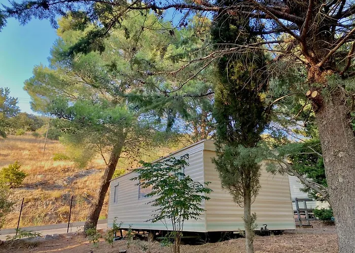 캠프장 Caramany, A Proximite - Perchees - Mobil-homes - Emplacements Nus Pour Camping-cars, Tentes, Caravanes Caramany